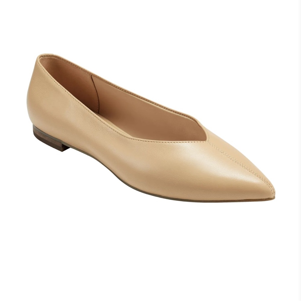 Marc fisher light natural leather altair flat